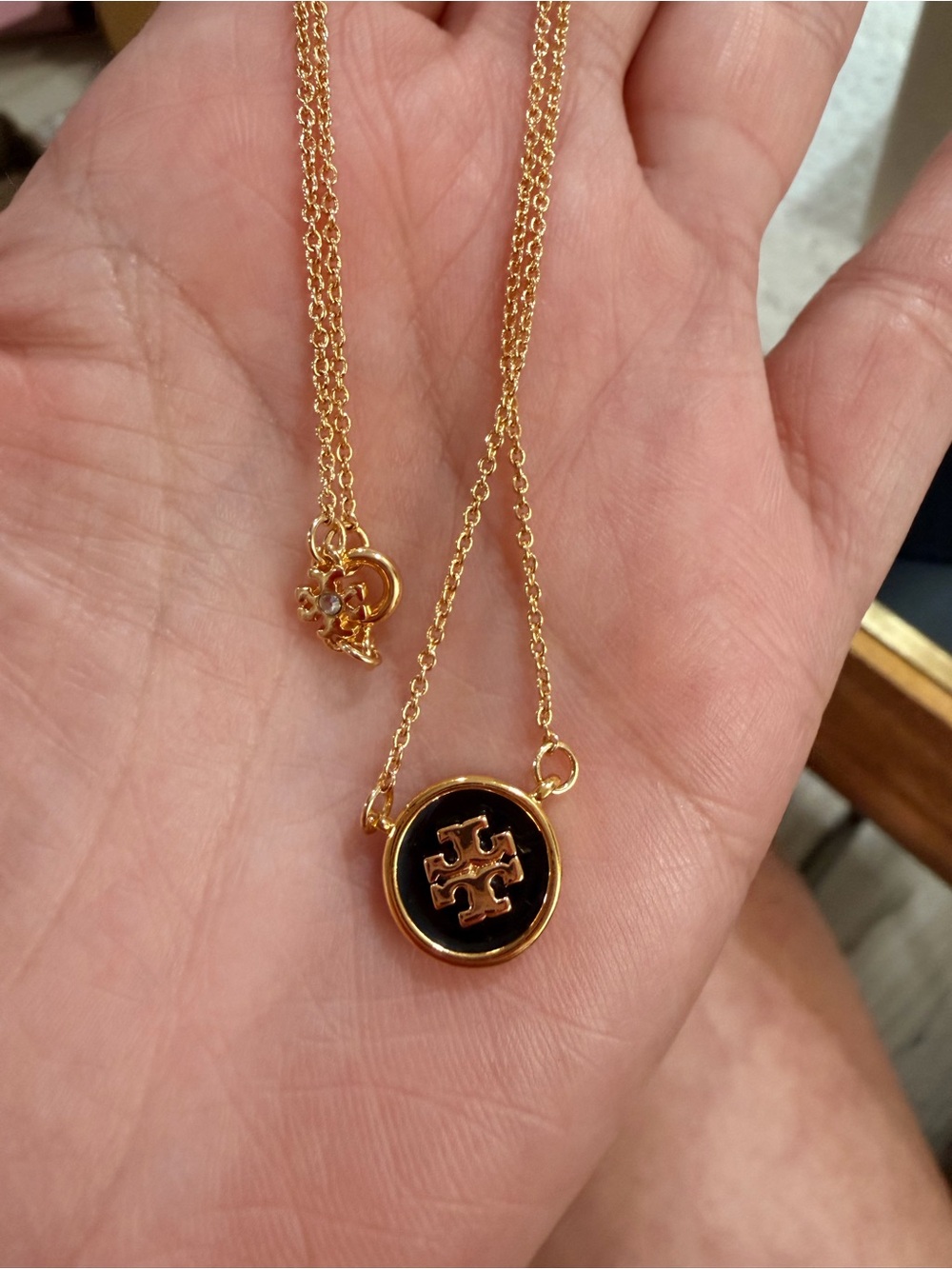 Tory Burch Kira Enamel Pendant Necklace, Black - New - Picture 6 of 7